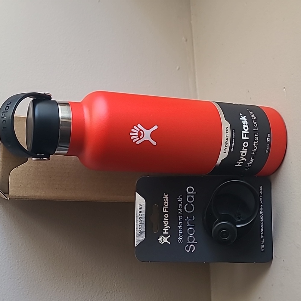 Hydro Flask 21 oz bottle with sport cap